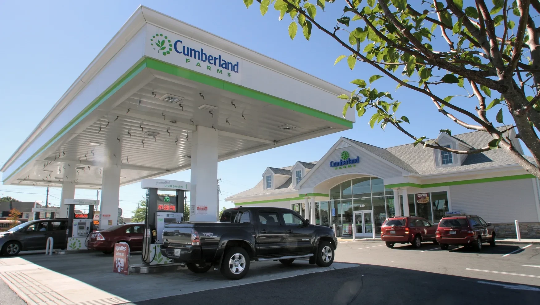 Cumberland Farms fueling station and convenience store